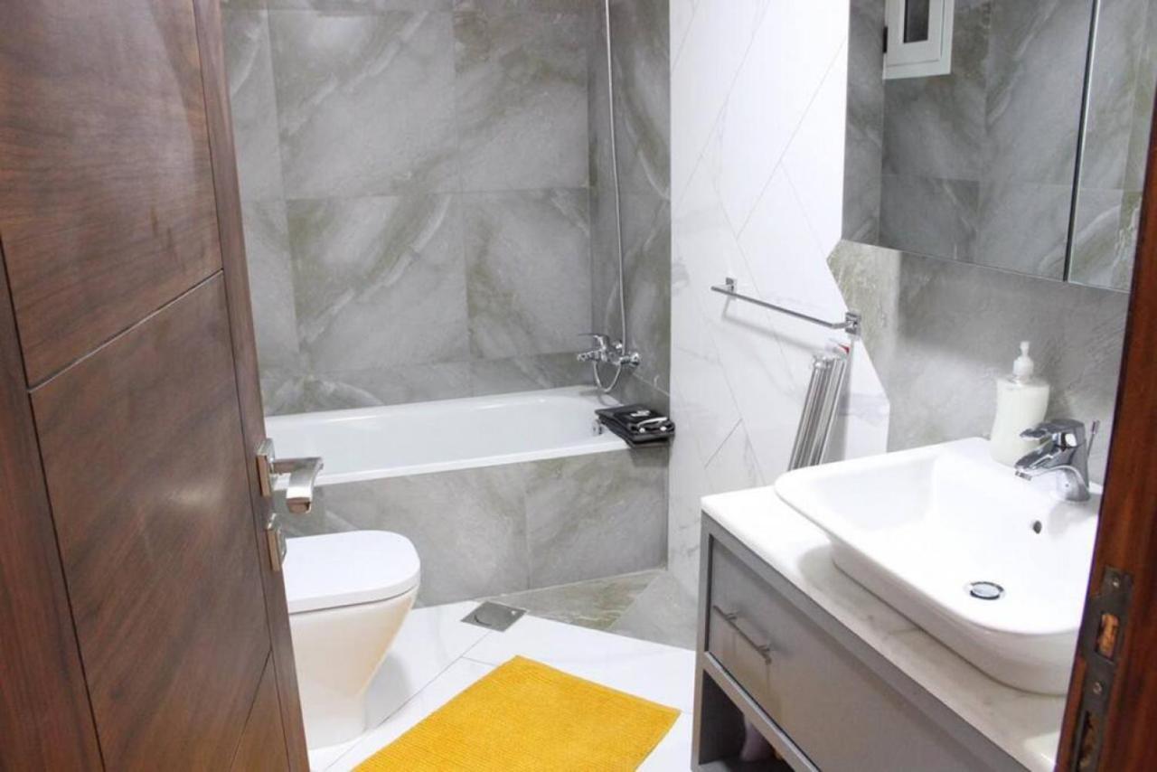 Modern 3Br Apt Next To Hotel Dieu بيروت المظهر الخارجي الصورة